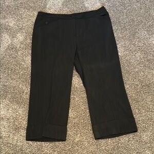 Like new, plus size women’s crop pants.